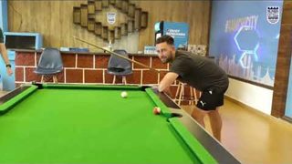No look pool shots | Des Buckingham in the Bubble