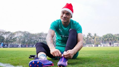Christmas Festivities at the Islanders' Camp
