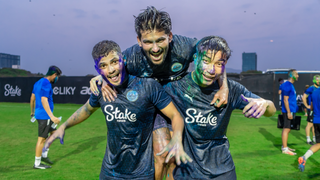 Holi festivites at the Islanders' camp