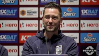 Coach Des Buckingham addresses the media ahead of #TheIslanders match against BFC in the #HeroISL.