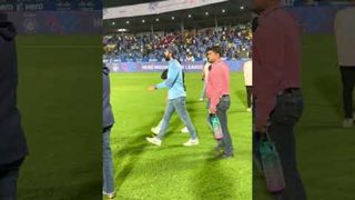 🎥 Ranbir & Alia join the victory roar at the Arena | #MCFCKBFC 💙