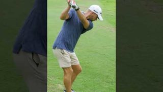 Looks like our Head Coach is a man of many talents 👀🏌#IslandersInThailand #AamchiCity 🔵