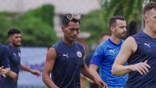 The Islanders training in Bangkok prepping for the new season