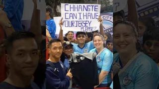 A wholesome moment between our Mizo flash and his fan! | Mumbai City FC