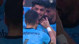 A thunderous header from Mehtab Paaji 🤩
