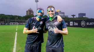 Holi festivites at the Islanders' camp