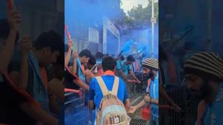 Mumbai showing up like only Mumbai can 🩵💪 #ISL12 #MCFCEBFC #AamchiCity 🔵