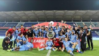 #TheIslanders celebrate the #HeroISL League Winners Shield