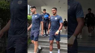 Heading off to our friendly showdown 💪#IslandersInThailand #AamchiCity 🔵