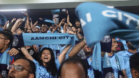 Snaps of our fans at the DY Patil Stadium in the Islanders' ACL clash against Al Hilal SFC