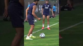 Rondos are fun until you are the victim.. right Rahul Bipin? 😉⚽️#MumbaiCity #AamchiCity 🔵