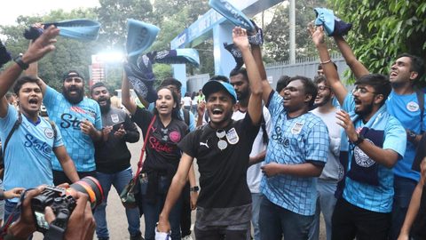 Snaps of our fans at the DY Patil Stadium in the Islanders' ACL clash against Al Hilal SFC