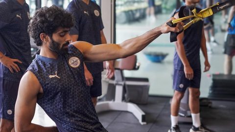 An intense workout session of the Islanders