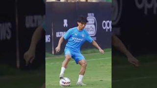 Sharpening the blades as we get ready for the challenge that lies ahead #MCFCEBFC #ISL #AamchiCity 🔵