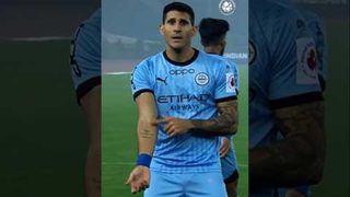 Nikos 𝐫𝐚𝐧 𝐢𝐭 𝐮𝐩 in style with 1️⃣0️⃣ goals to his name 😎 #ISL #AamchiCity 🔵