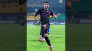 Captain Chhangte’s strike in full flow 😌🩵#KBFCMCFC #ISL12 #AamchiCity 🔵