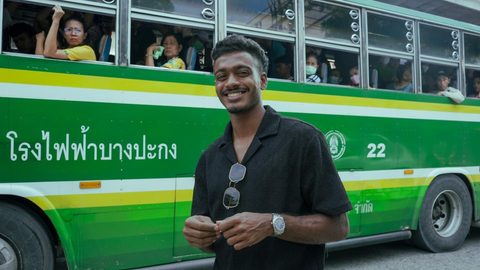 Islanders in Thailand: Exploring the city and the local culture