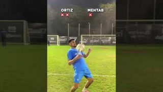 It's Mehtab 🆚 Ortiz in 𝐇𝐈𝐓 𝐓𝐇𝐄 𝐍𝐄𝐓 𝐂𝐇𝐀𝐋𝐋𝐄𝐍𝐆𝐄 🤜🤛#MumbaiCityFC #AamchiCity 🔵