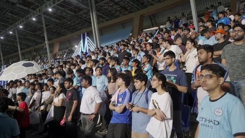 Fans in attendance to back the Islanders